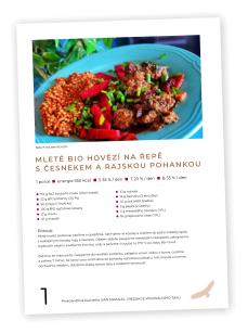 1 Protizánětlivá kuchařka IVAN MAHALEL | REDUKCE VISCERÁLNÍHO TUKU MLETÉ BIO HOVĚZÍ NA ŘEPĚ S ČESNEKEM A RAJSKOU POHANKOU Postup: Mletý hovězí polotovar osolíme a opepříme, natrháme na kousky a vložíme do pečicí nádoby spolu  s nakrájenými kousky řepy a česneku. Obsah nádoby zasypeme medvědím česnekem, zakápneme řepkovým olejem, podlijeme trochou vody a pečeme v troubě na 170 °C po dobu 80 minut.     Zatímco se maso peče, nasypeme do rendlíku pohanku, zalijeme vroucí vodou z konve, osolíme a vaříme 7 minut. Ke konci varu vmícháme do pohanky rajčatovou passatu, hrst mandlí a rozinek, dochutíme medem, obložíme plátky syrové řepy a můžeme servírovat.  Návrh na servírování energie 550 kcal S 35 % / den T 20 % / den B 35 % / den 1 porce 110 g BIO hovězího masa (1,5cm steak) 52 g BIO pohanky (3,5 PL) 50 g řepy (1 malý ks) 100 g BIO rajčatové passaty   12 g medu 16 g česneku (3 stroužky)  1,5 g soli (větší špetka) 3 g medvědího česneku (1 PL) 3 g pepře (2 špetky) 16 g řepkového oleje (1 PL) 10 g mandlí 10 g rozinek